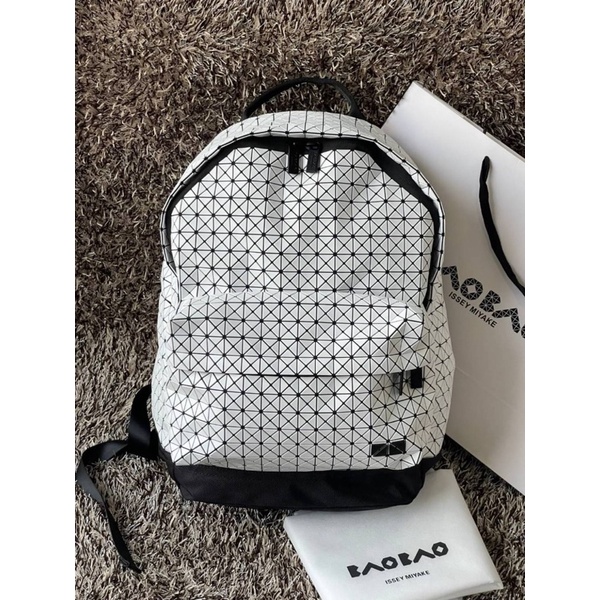 bao-bao-issey-miyake-daypack-geometric-backpack