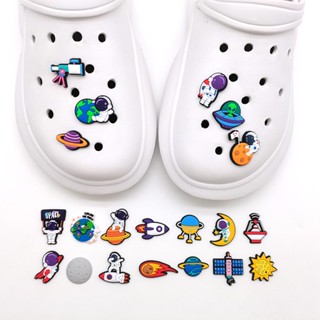 เข็มกลัด ลายการ์ตูน jibbitz สําหรับตกแต่งรองเท้า crocs เหมาะกับงานปาร์ตี้ ของขวัญเด็กผู้ชาย และเด็กผู้หญิง