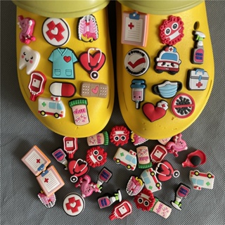 จี้การ์ตูน Dentisit Ambulance Crocs Jibbits Medical Jibbitz Charm Stethoscope พยาบาล รองเท้า Charms Jibits Croc Pins สําหรับผู้ชาย อุปกรณ์เสริมตกแต่งรองเท้า