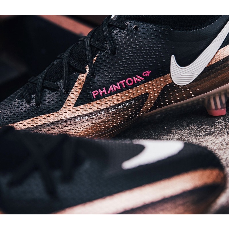 รองเท้าสตั๊ด-nike-phantom-gt-2-แพคฟุตบอลโลก-2022-สวยมาก