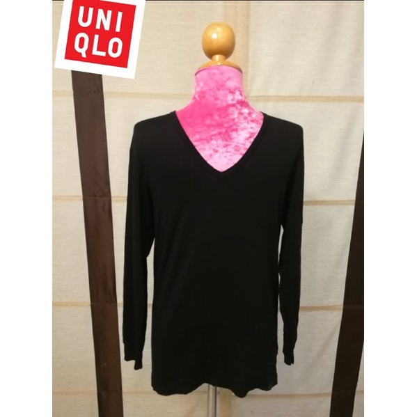 uniqlo-heattech-brand-2nd-hand-เสื้อยืดแขนยาวคอวีสีดำ-made-in-vietnam-แท้มือสองกระสอบนำเข้า