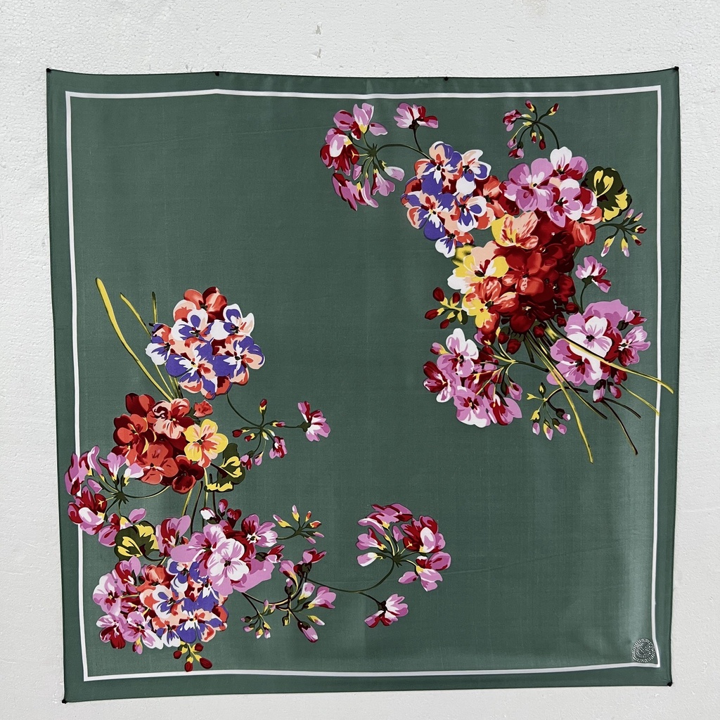 lofficiel-scarf-ผ้าพันคอลอฟฟิเซียล-ผ้าพันคอ-ลายกราฟฟิก-สีเขียว-fl5lgr