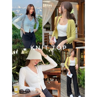 ภาพหน้าปกสินค้าKnit top 490.-      เสื้อครอปแขนยาว ผ้าKnit ลายถัก ดีเทลเนื้อผ้าน่ารัก ละมุนมากกก ทรงสวย ที่เกี่ยวข้อง