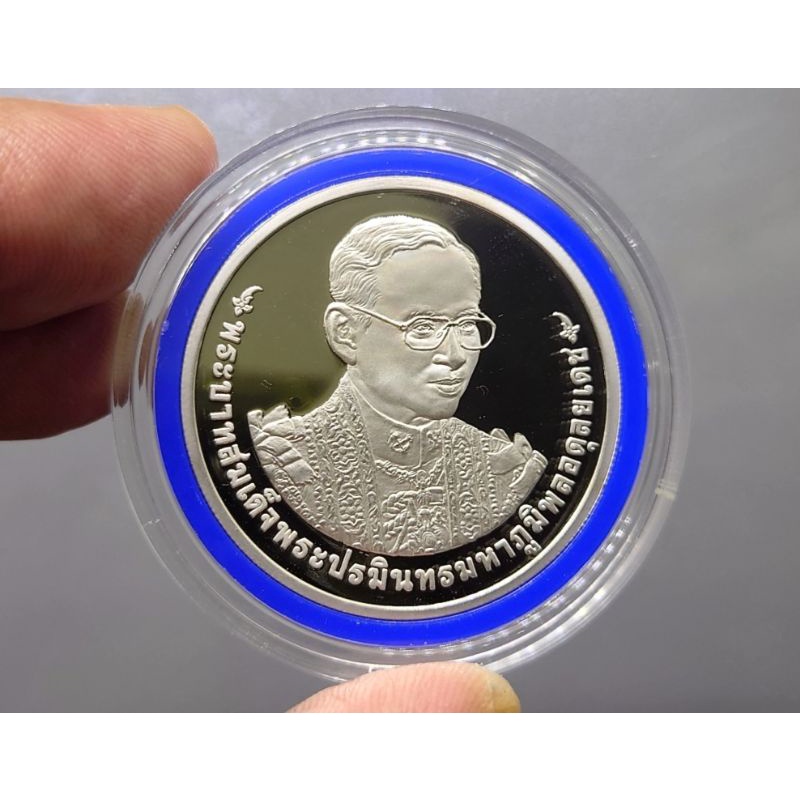 เหรียญ-ที่ระลึก-800-บาท-เงินขัดเงา-วาระ-ร9-ฉลองสิริราชสมบัติครบ-70-ปี-แห่งการครองราชย์-รัชกาลที่-9-อุปกรณ์ครบ-ปี-2559