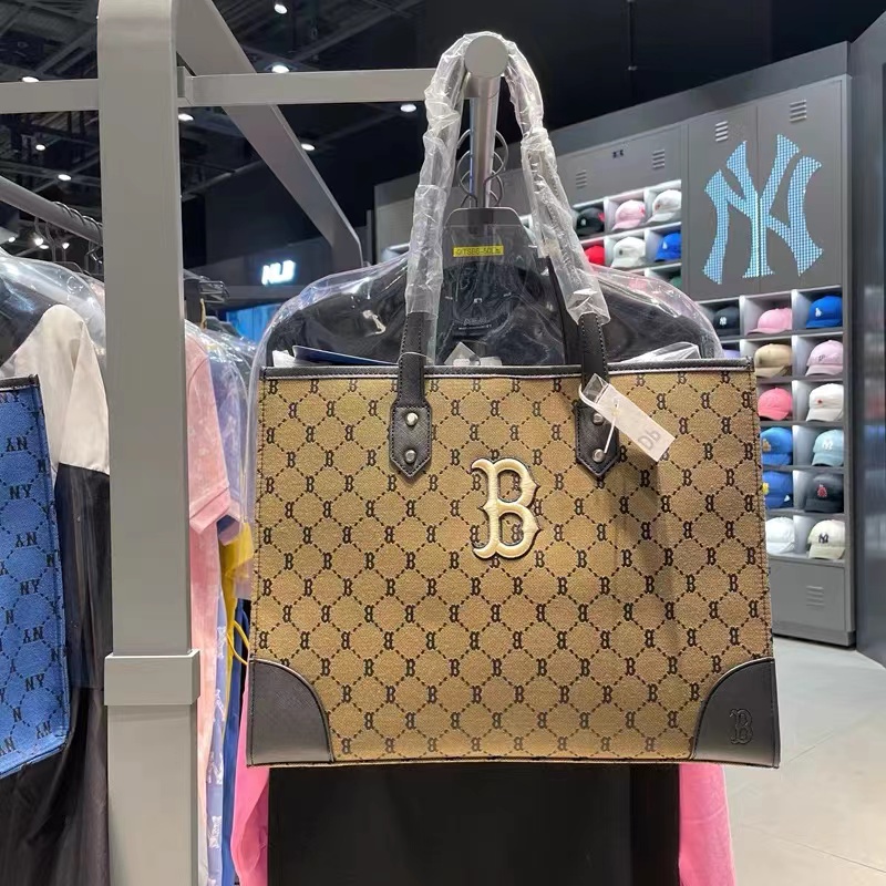 ภาพสินค้าNew % MLB UNISEX CURVED CAPNY NEW YORK YANKEE BAG/กระเป๋าสะพายข้าง/mlb กระเป๋า จากร้าน 9yb139kvn8 บน Shopee ภาพที่ 6