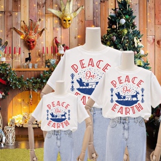 PEACE ON EARTH เสื้อแฟชั่น ของขวัญคริสต์มาสสำหรับพ่อแม่ คนรัก เพื่อน ญาติ เด็ก พี่น้อง