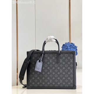 พรี​ ราคา10100 Lv louis vuitton soft tronk M44952  หนังวัว กระเป๋าสะพาย กระเป๋าสะพายไหล่ กระเป๋าเอกสาร