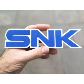 โลโก้ SNK (ขนาด 170 มม. x 43 มม. x 15 มม.)