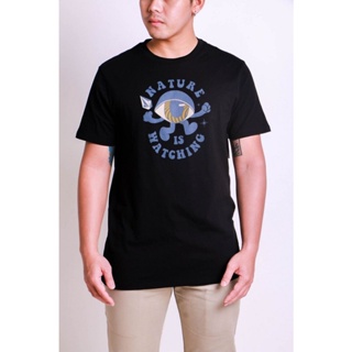 VOLCOM เสื้อยืดแขนสั้น สีดำ VAF512009 APAC WATCHER SS TEE