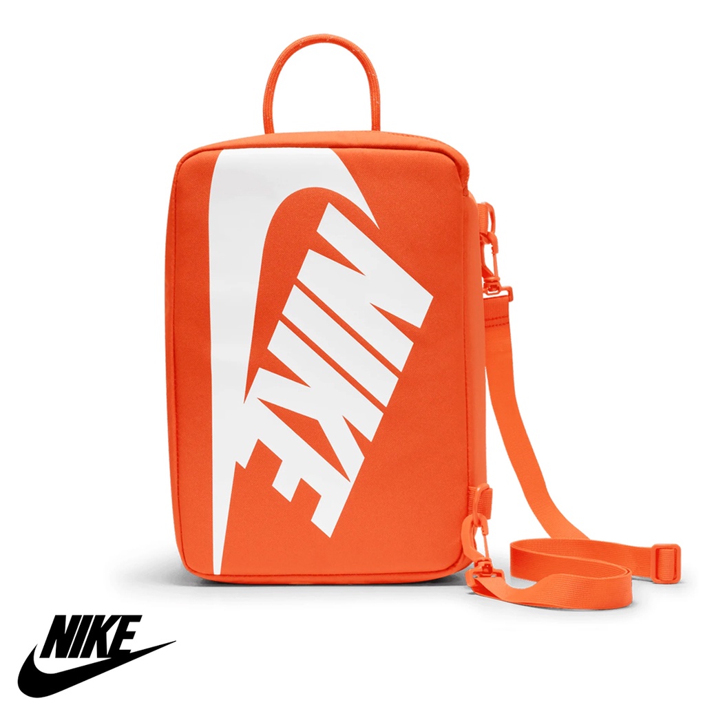 ภาพหน้าปกสินค้าNike กระเป๋าใส่รองเท้า กระเป๋าใส่ของ Shoe Box Bag DA7337-870 OR (1200)