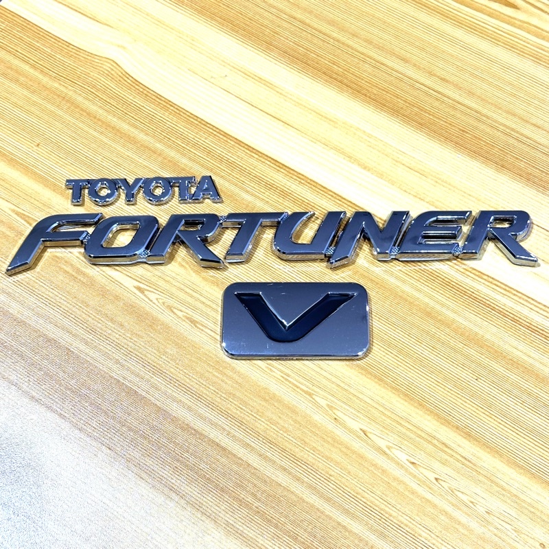 โลโก้-toyota-fortuner-v-ติดท้าย-fortuner-ยกชุด-3-ชิ้น