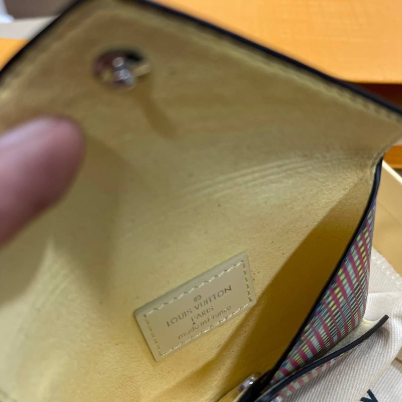 louis-vuitton-mini-card-pouch-with-chain-งานสุดสลับเเท้มาเเล้ว