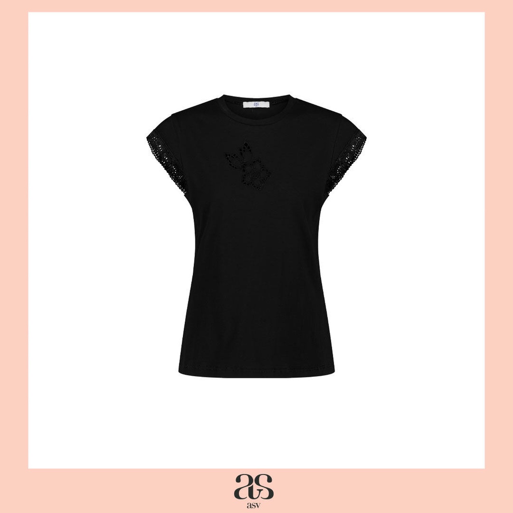 asv-aw22-flora-cut-out-t-shirt-เสื้อยืดผู้หญิง-แขนล้ำ-แต่งฉลุลายดอกไม้โลโก้-asv-ด้านหน้า
