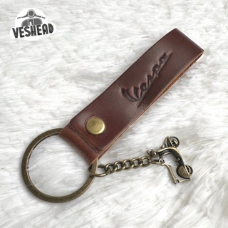 ภาพหน้าปกสินค้าพวงกุญแจหนัง เวสป้า • Vespa leather keychain ที่เกี่ยวข้อง