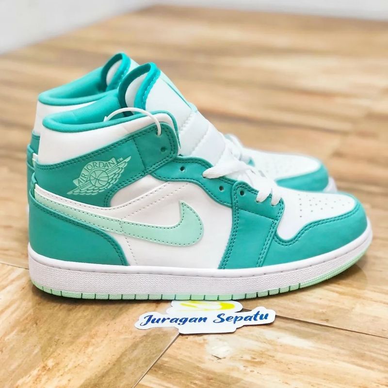 nike-air-jordan-1-mid-washed-teal