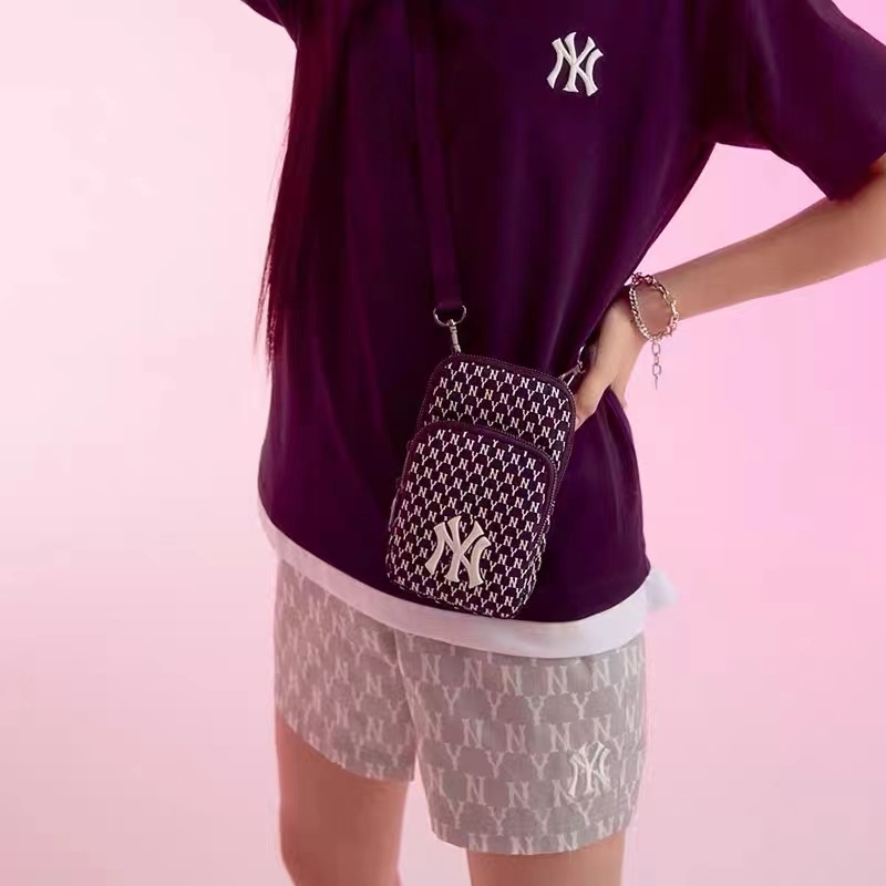 ภาพสินค้าNew %MLB NY NEW YORK YANKEES /กระเป๋าสะพายข้าง/กระเป๋าผู้หญิง/กระเป๋าผ/กระเป๋าใส่มือถือ จากร้าน fjht9c_vle บน Shopee ภาพที่ 4