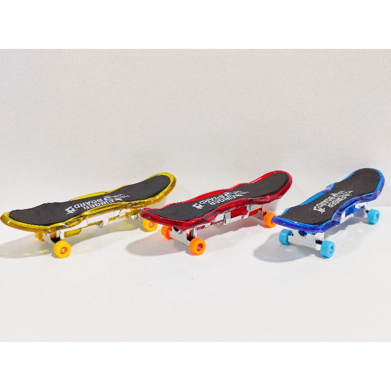 finger-skateboard-สเก็ตบอร์ดนิ้ว-สเก็ตบอร์ดจิ๋ว-ของเล่นเด็กสเก็ตบอร์ดนิ้วมีไฟ