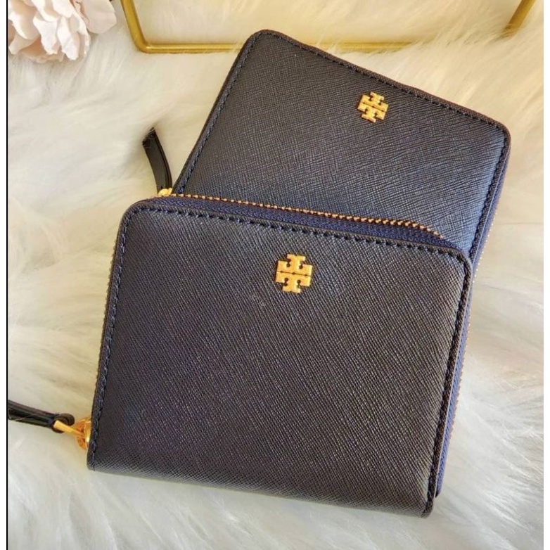 แท้-พร้อมส่ง-กระเป๋าสตางค์หนังซาเฟียโน่-tory-burch-emerson-medium-wallet