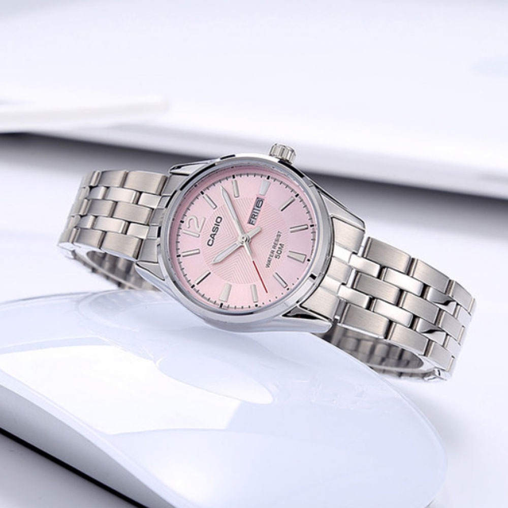 ภาพสินค้าCasio Standard นาฬิกาข้อมือผู้หญิง สายสแตนเลส รุ่น LTP-1335,LTP-1335D,LTP-1335D-5A จากร้าน watchsaleth บน Shopee ภาพที่ 3