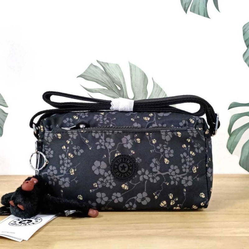 kipling-monkey-program-k16217-seoul-up-sling-bag-รุ่น-3-ซิป