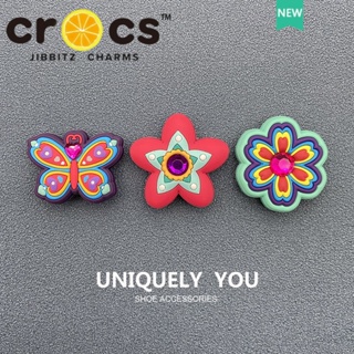 สินค้า jibbitz crocs ของแทั อุปกรณ์เสริม จี้รูปผีเสื้อ และดอกไม้ สําหรับตกแต่งรองเท้า crocs DIY