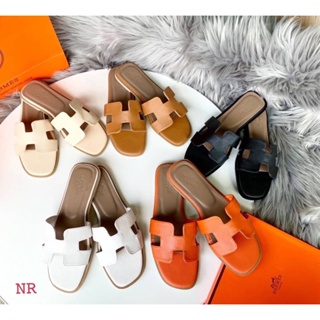 ภาพขนาดย่อของภาพหน้าปกสินค้ารองเท้าแตะสไตส์ hermes รองเท้าแตะผู้หญิง รองเท้าแตะแฟชั่น จากร้าน preeyarat_plang บน Shopee