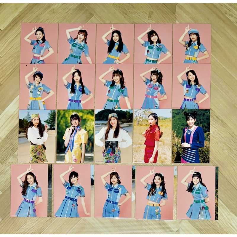 ภาพหน้าปกสินค้าPhotoset BNK48 ใบปก photoset 77 ดินแดนแสนวิเศษ ราคาถูก มีเก็บเงินปลายทาง จากร้าน bnk48shop.natnrk บน Shopee