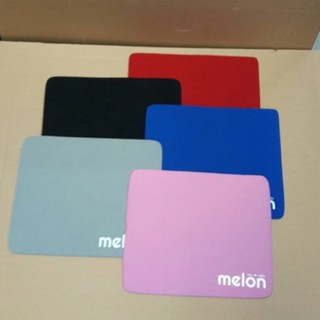 แผ่นรองเมาส์ ผ้า สีแดง สีดำ สีน้ำเงิน สีเทา สีชมพู จำนวน 5 แผ่น Melon (ออกใบกำกับภาษีได้)