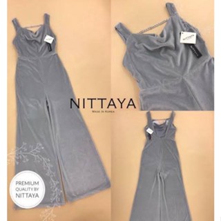 ( NITTAYA )จั้มสูทขายาว คอถ่วง ประดับสายโซ่