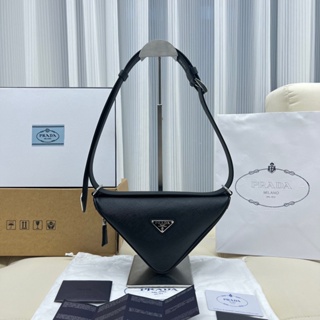 พรี​ ราคา9400 Prada 22ss Triangle หนังวัว กระเป๋าสะพาย กระเป๋าสะพายข้าง กระเป๋า​คาด​เอว​