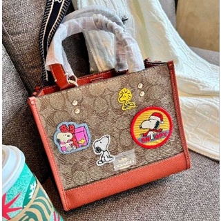 COACH X PEANUTS TOTE IN CANVAS WITH SNOOPY ICE SKATE MOTIF