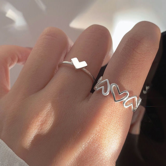 ภาพหน้าปกสินค้าชุดแหวนนิ้วชี้ รูปหัวใจ ฉลุลาย ปรับได้ แฟชั่นเรียบง่าย สําหรับผู้หญิง จํานวน 2 ชิ้น
