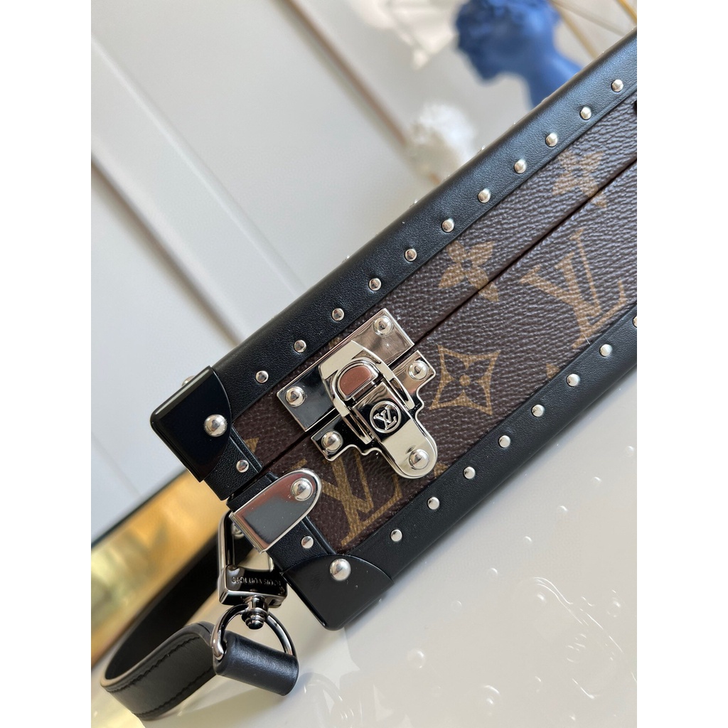 พรี-ราคา9500-lv-louis-vuitton-m20525-soft-trunk-หนังแท้กระเป๋าสะพาย-กระเป๋าสะพายไหล่-กระเป๋าสะพายข้าง