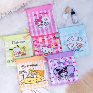 น่ารัก Sanrio กระเป๋าผ้าใบหูรูดแบบพกพา My Melody ถุงของขวัญ Cinnamoroll กระเป๋าเก็บของ Purin Hello Kitty กระเป๋าผ้าใบเครื่องเขียนของขวัญ