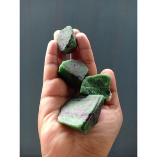 รูบี้ ซอยไซต์| Ruby Zoisite 💚💕หินดิบ หินธรรมชาติ หินแร่ คริสตัลธรรมชาติ หินสีเขียว
