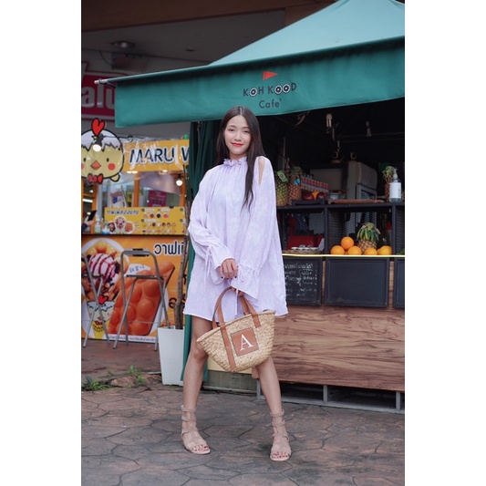 ชุดเดรสคอระบาย-เนื้อผ้านิ่ม-พริ้ว-lady-oversized-dress