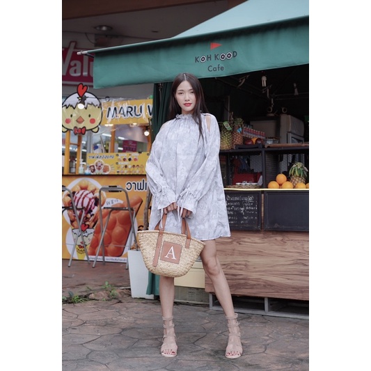 ชุดเดรสคอระบาย-เนื้อผ้านิ่ม-พริ้ว-lady-oversized-dress