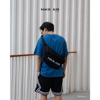 ภาพหน้าปกสินค้าNike Air Tech Waist Bag (DC7354) ที่เกี่ยวข้อง