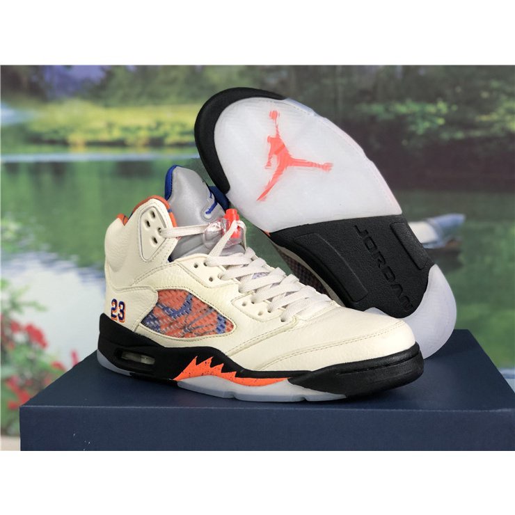 air-jordan-5-international-flight-2018-sail-orange-peel-black-hyper-royal-trkd-โมเดลรถจอร์แดน-5-ของเล่นสําหรับเด็ก