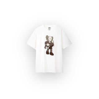 จัดส่งฟรี!! เสื้อยืด KAWS x Uniqlo (Original) เปิด PRE-ORDER!! รอสินค้าไม่นาน!! ซื้อให้เเฟนหรือซื้อใส่เองก็สวยดืออมากก