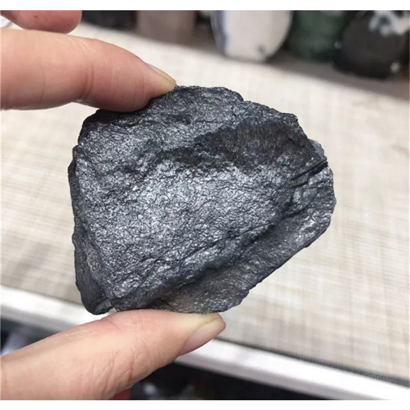 1 Pc Natural Raw Shungite Stone / Energy Stone / Shungite help you tame ...