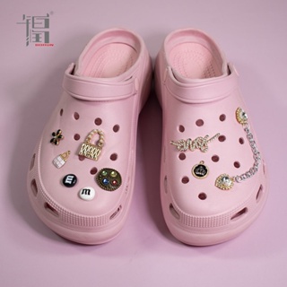 Crocs Jibbitz ชุดแฟชั่น กระดุม จี้รูปรองเท้า DIY