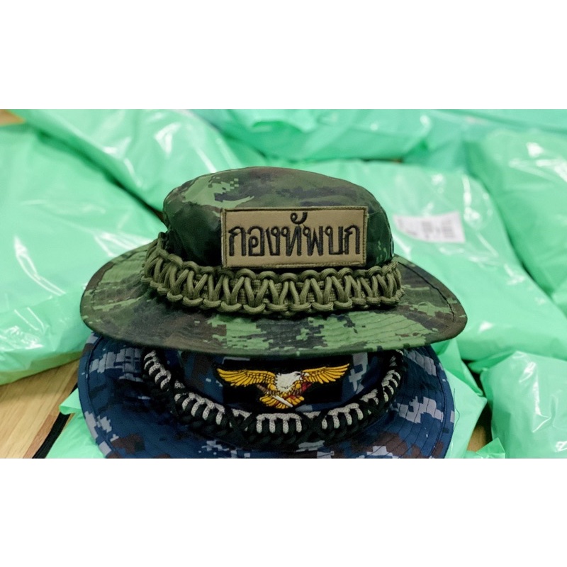 หมวกปีกลายพรางทหารบกถักเชือกพาราคอร์ดเขียวพร้อมอาร์ม-กองทัพบกและอื่นๆ-ติดตุ๊กแก-รอบหัว58-60ชมหัวใหญ่ใส่ได้-สินค้าตรงปก