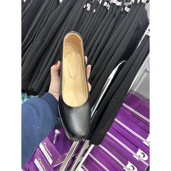 ภาพหน้าปกสินค้าแบบใหม่  รองเท้าคัชชูหญิงความสูง 2 นิ้ว สีดำ  ต้องเผื่อเท้านะคะ จากร้าน zzinzinshop_official บน Shopee