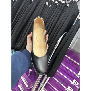 ภาพขนาดย่อของภาพหน้าปกสินค้าแบบใหม่  รองเท้าคัชชูหญิงความสูง 2 นิ้ว สีดำ  ต้องเผื่อเท้านะคะ จากร้าน zzinzinshop_official บน Shopee