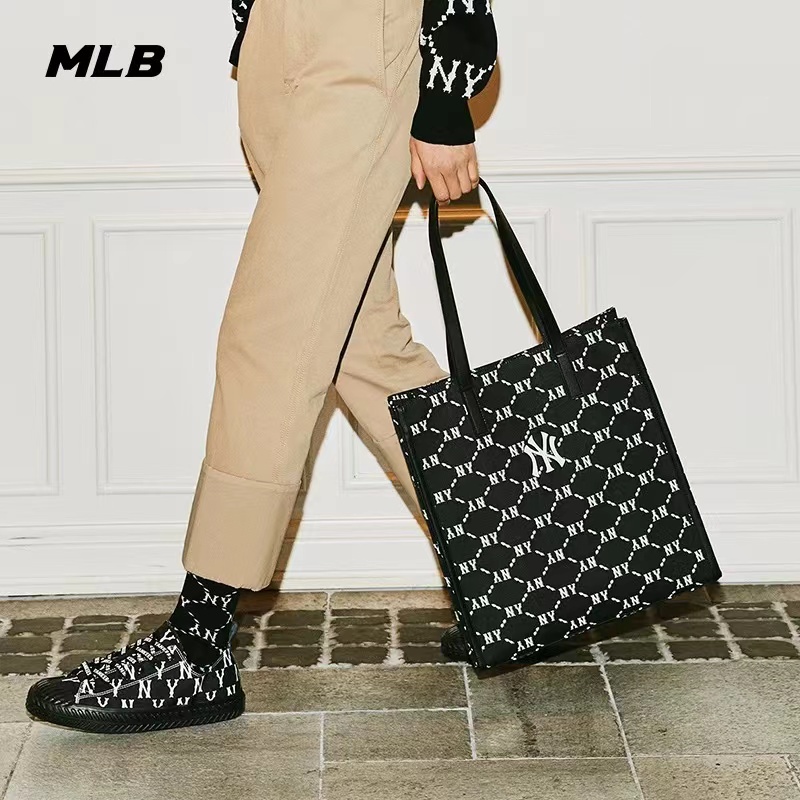 mlb-unisex-curved-capny-new-york-yankee-bag-กระเป๋า-สะพาย-ใบใหญ่-แบรนด์-ny-ผู้หญิงรุ่นใหม่-พร้อมส่ง