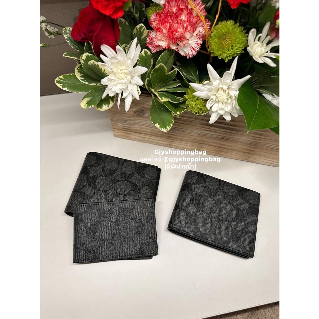 กระเป๋าสตางค์ Compact Id Wallet In Signature Canvas มีไส้ ไม่มีกล่องและ