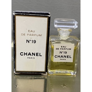 Chanel No.19 eau de parfum 4 ml vintage miniature .