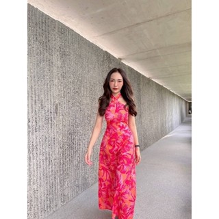 เดรสยาว สายผูกคอด้านหลัง ด้านหลังชุดเป็นสมอคหลัง