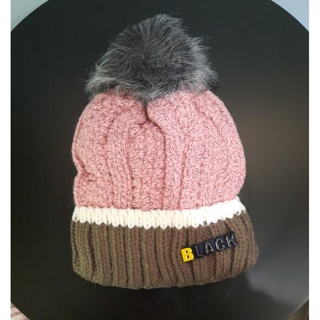 ภาพขนาดย่อของภาพหน้าปกสินค้าหมวกไหมพรม หมวกบินนี่ หมวกกันหนาว winter hat จากร้าน maladee_shop บน Shopee